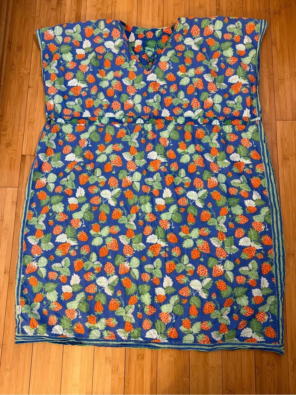 Rare Printfresh Let’s Cruise Caftan in Strawberry Fields Queen Blue OS